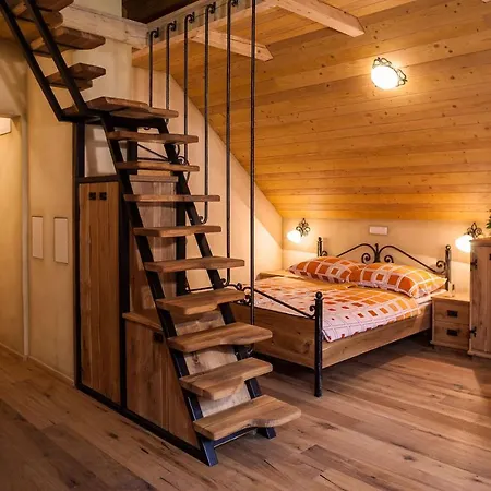 Alpine Homestead Apartment